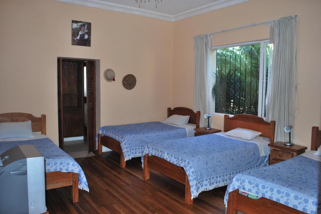 Travellers Inn كويتو الغرفة الصورة