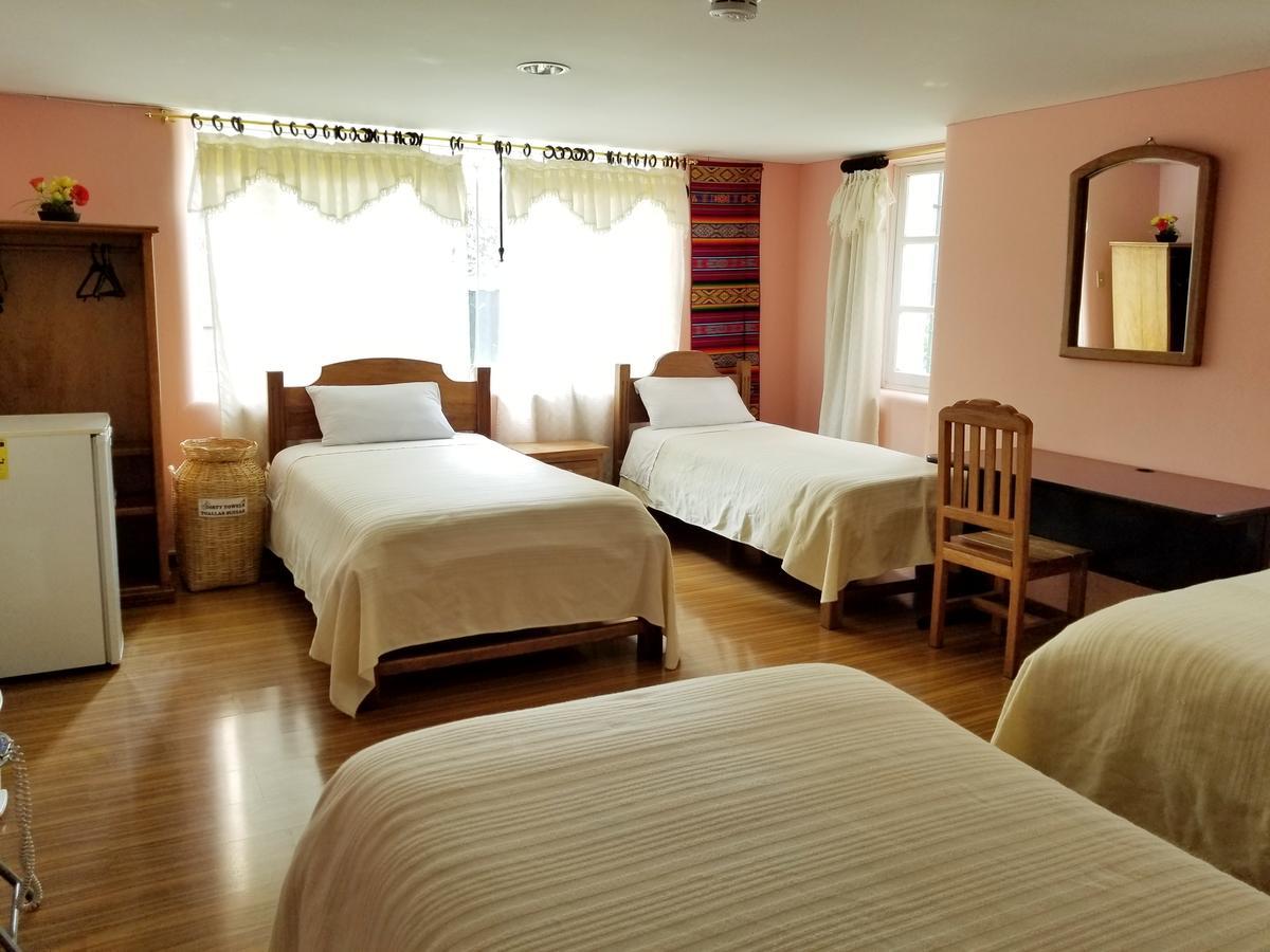 Travellers Inn كويتو المظهر الخارجي الصورة
