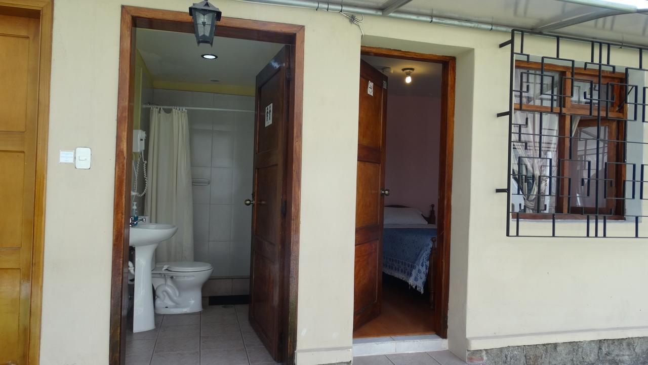Travellers Inn كويتو المظهر الخارجي الصورة
