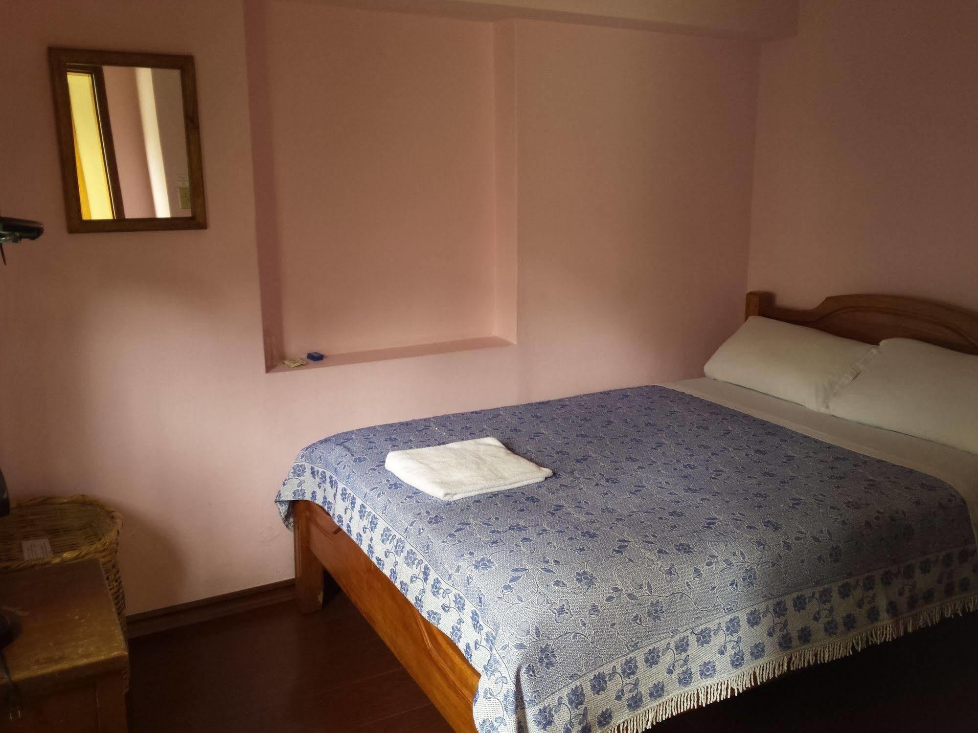 Travellers Inn كويتو المظهر الخارجي الصورة
