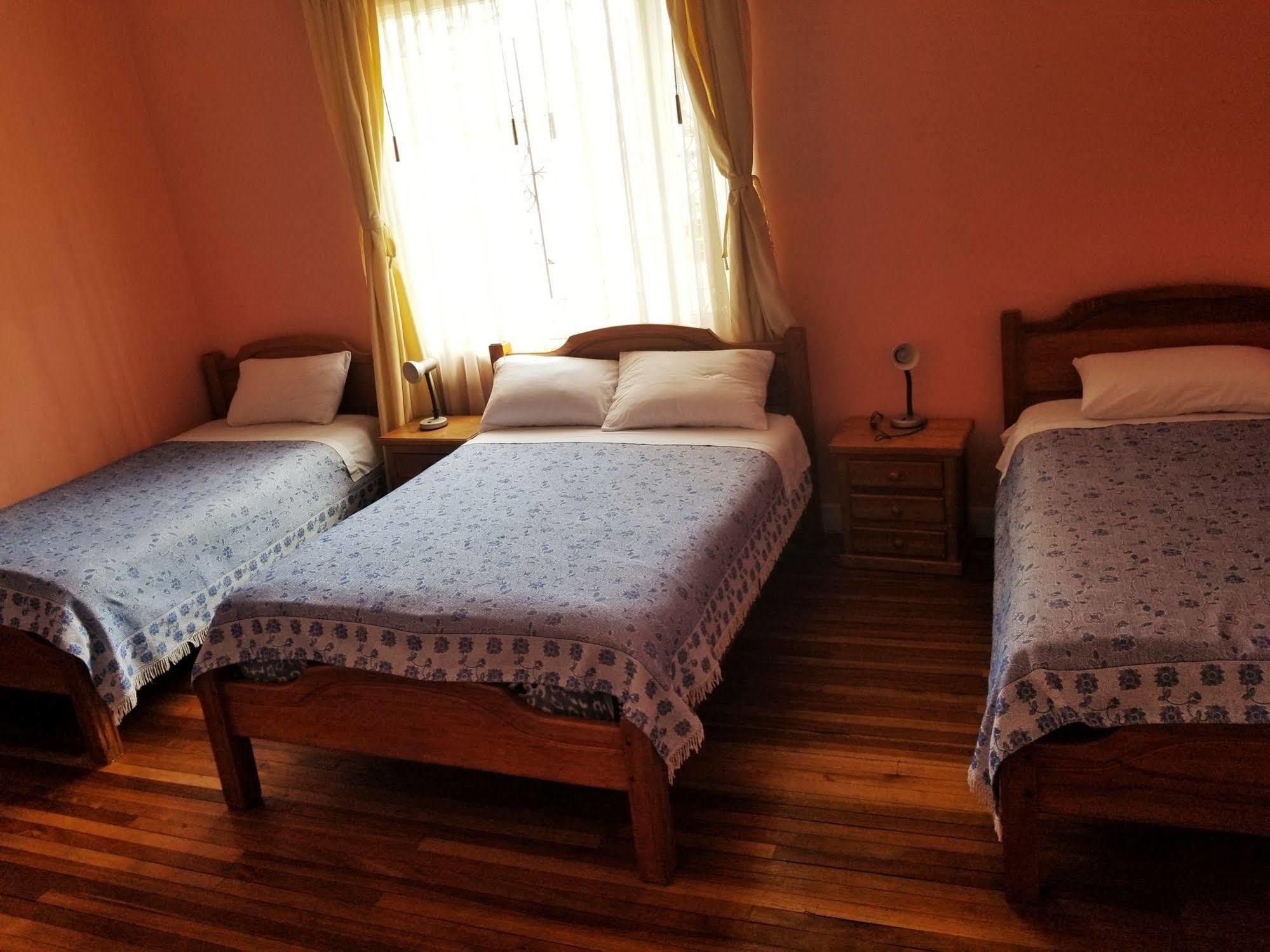 Travellers Inn كويتو المظهر الخارجي الصورة