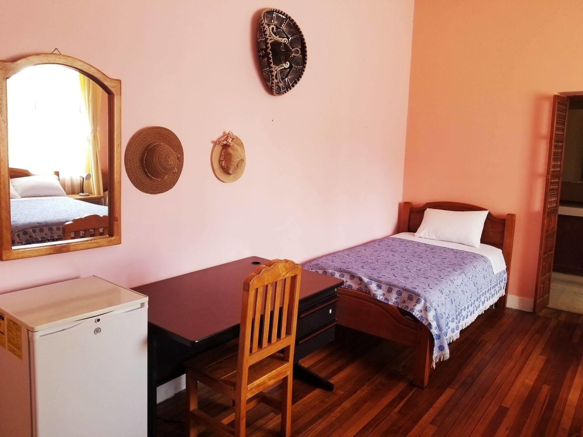 Travellers Inn كويتو المظهر الخارجي الصورة
