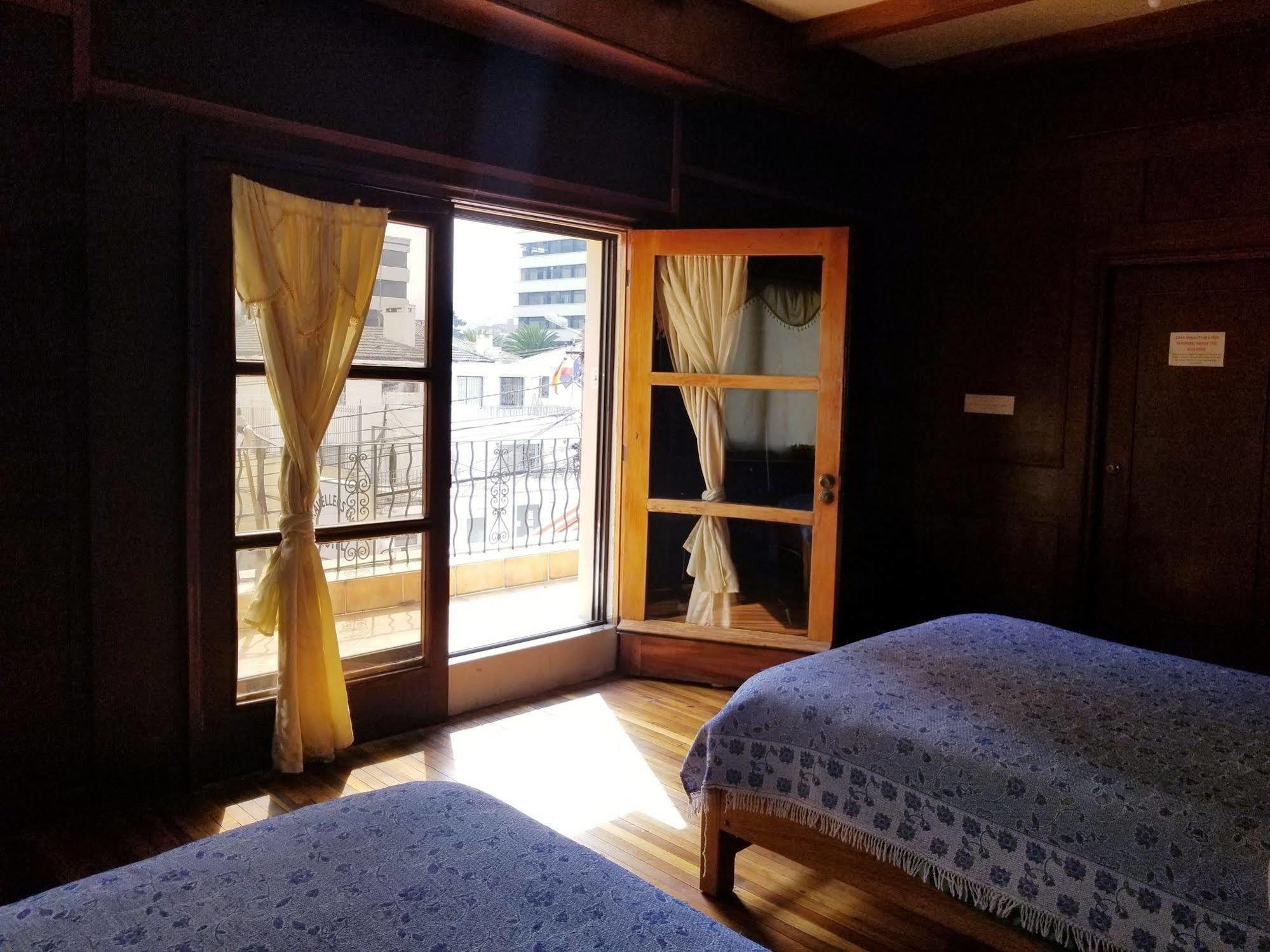 Travellers Inn كويتو المظهر الخارجي الصورة