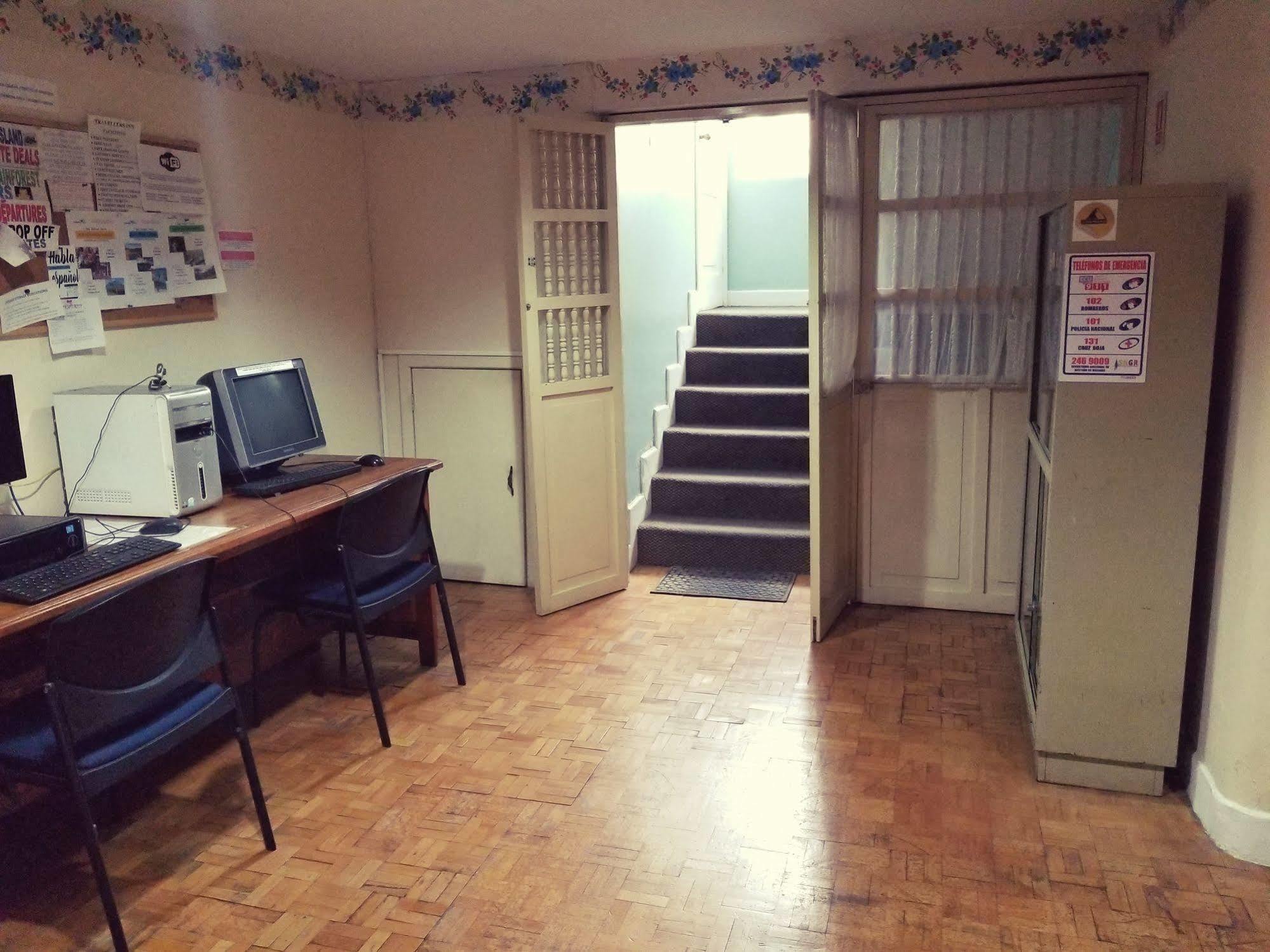 Travellers Inn كويتو المظهر الخارجي الصورة