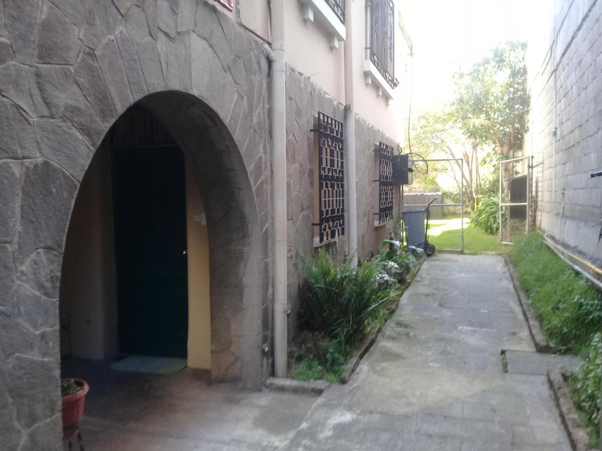 Travellers Inn كويتو المظهر الخارجي الصورة